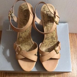 Loft leather wedge!